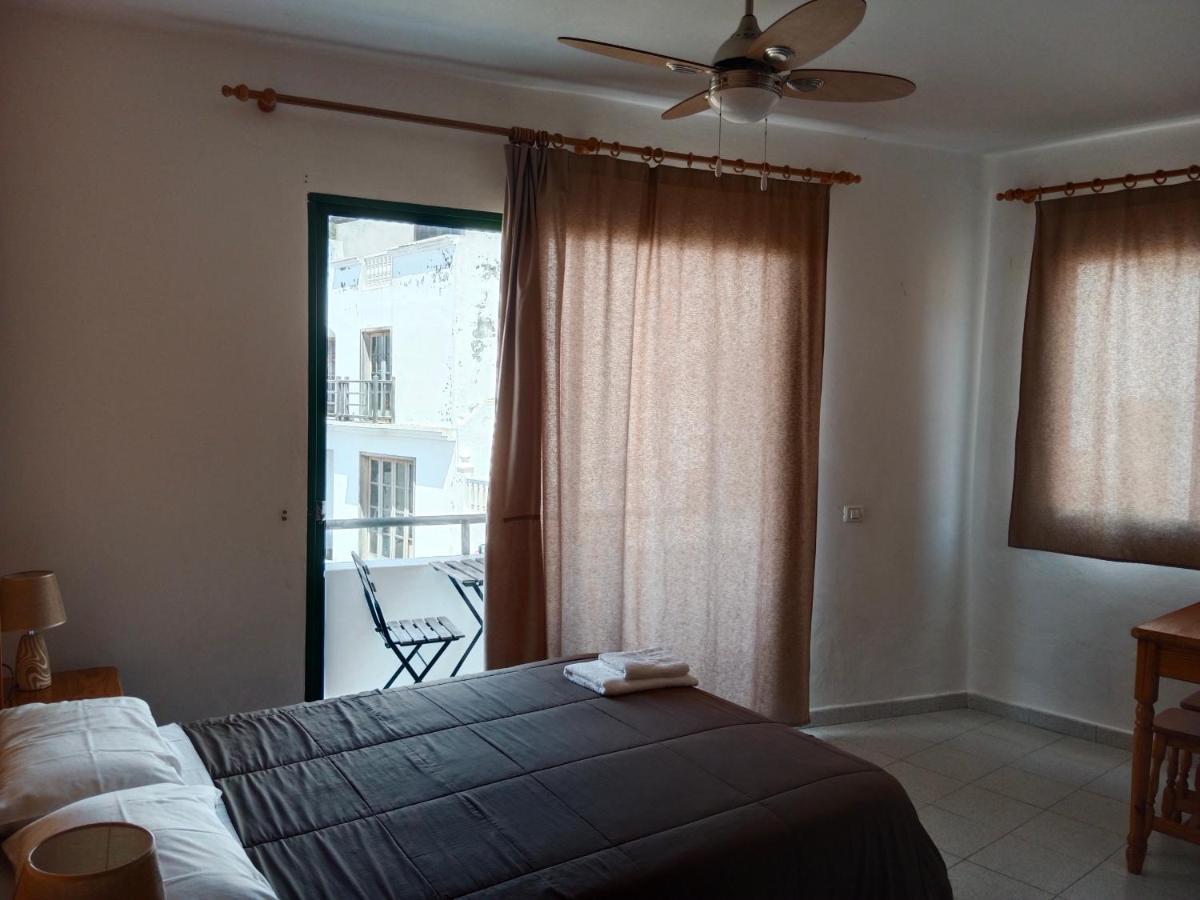 La Palma Hostel By Pension Central フエンカリエンテ・デ・ラ・パルマ エクステリア 写真