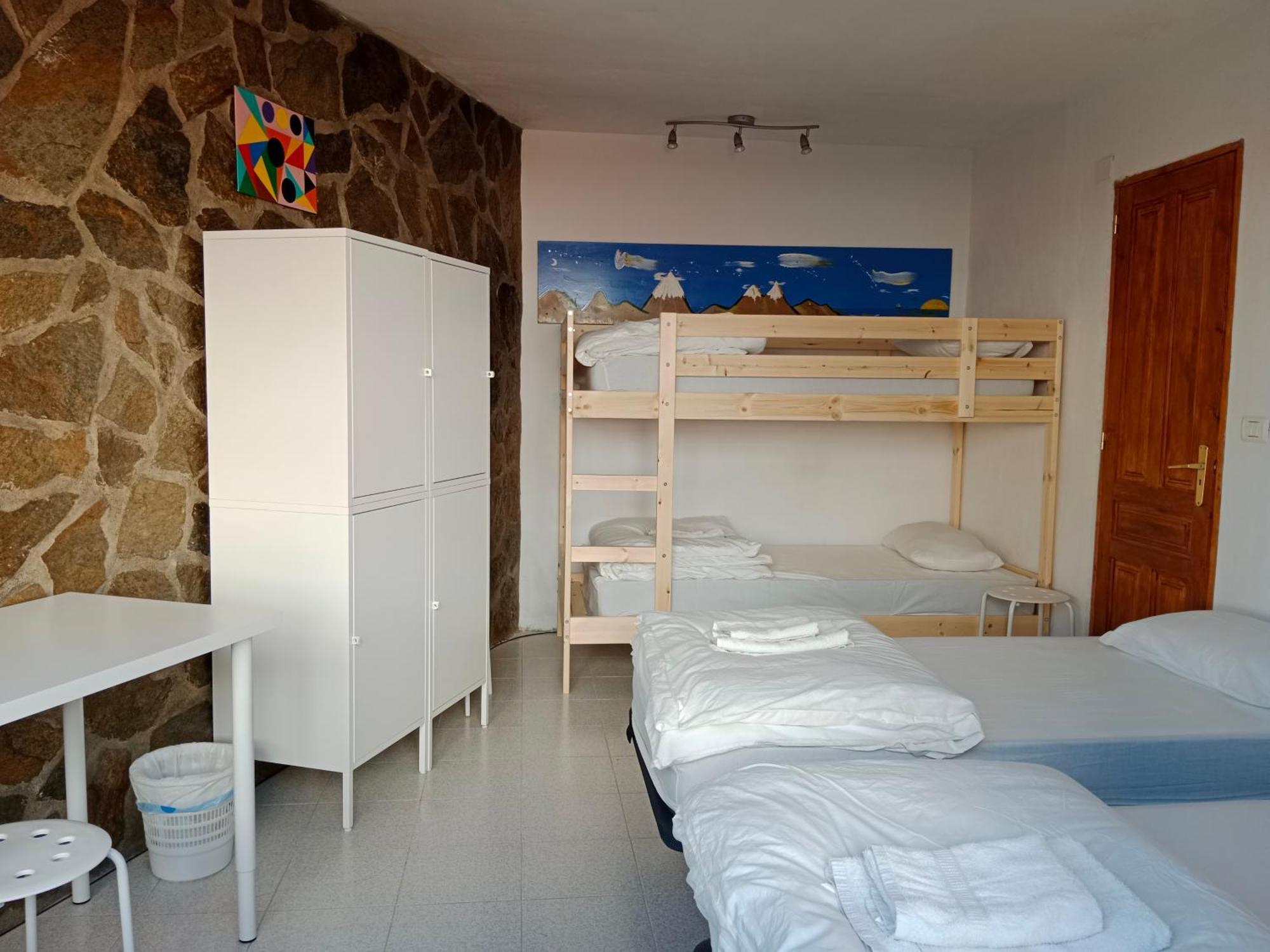La Palma Hostel By Pension Central フエンカリエンテ・デ・ラ・パルマ エクステリア 写真