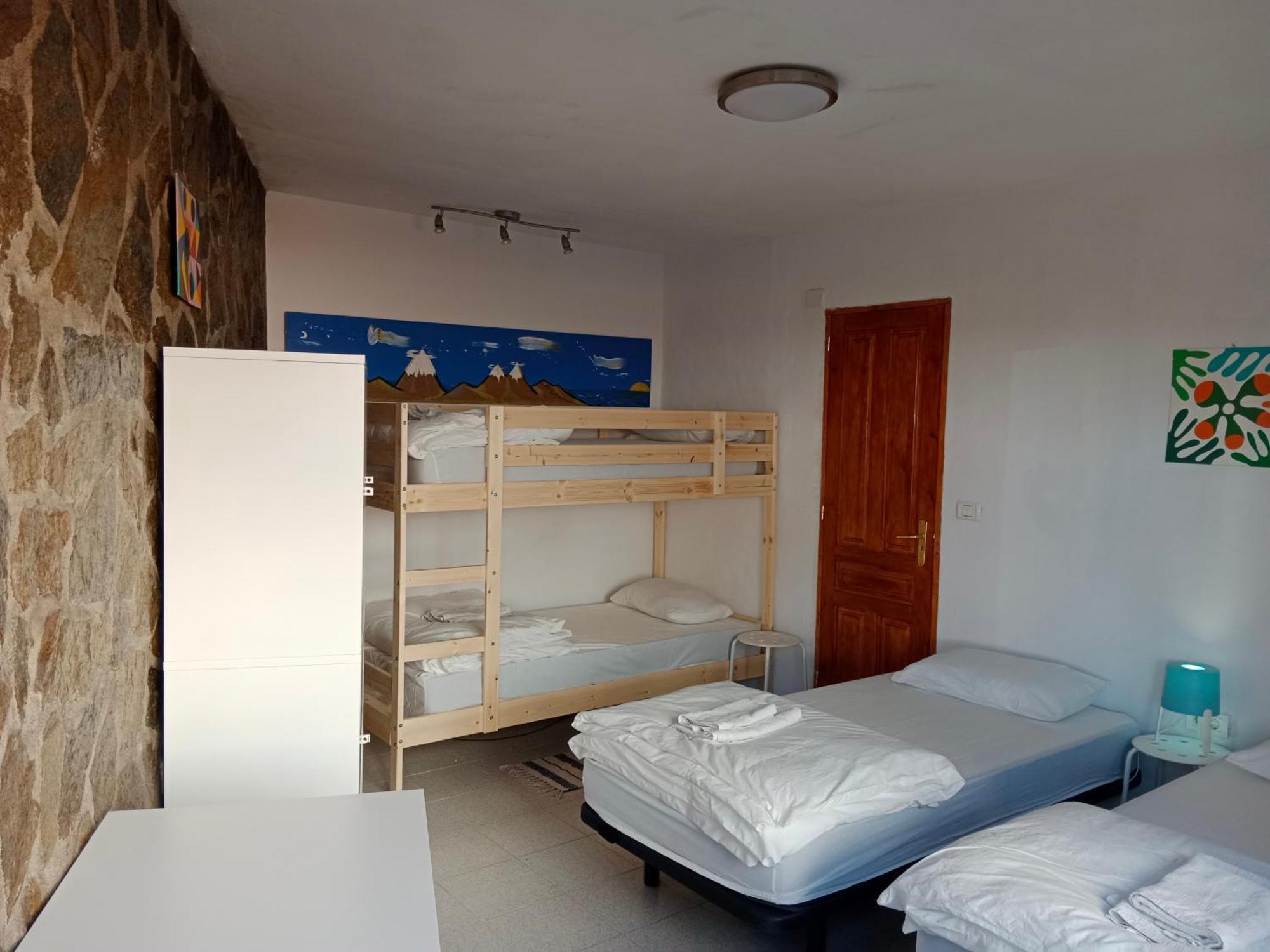La Palma Hostel By Pension Central フエンカリエンテ・デ・ラ・パルマ エクステリア 写真