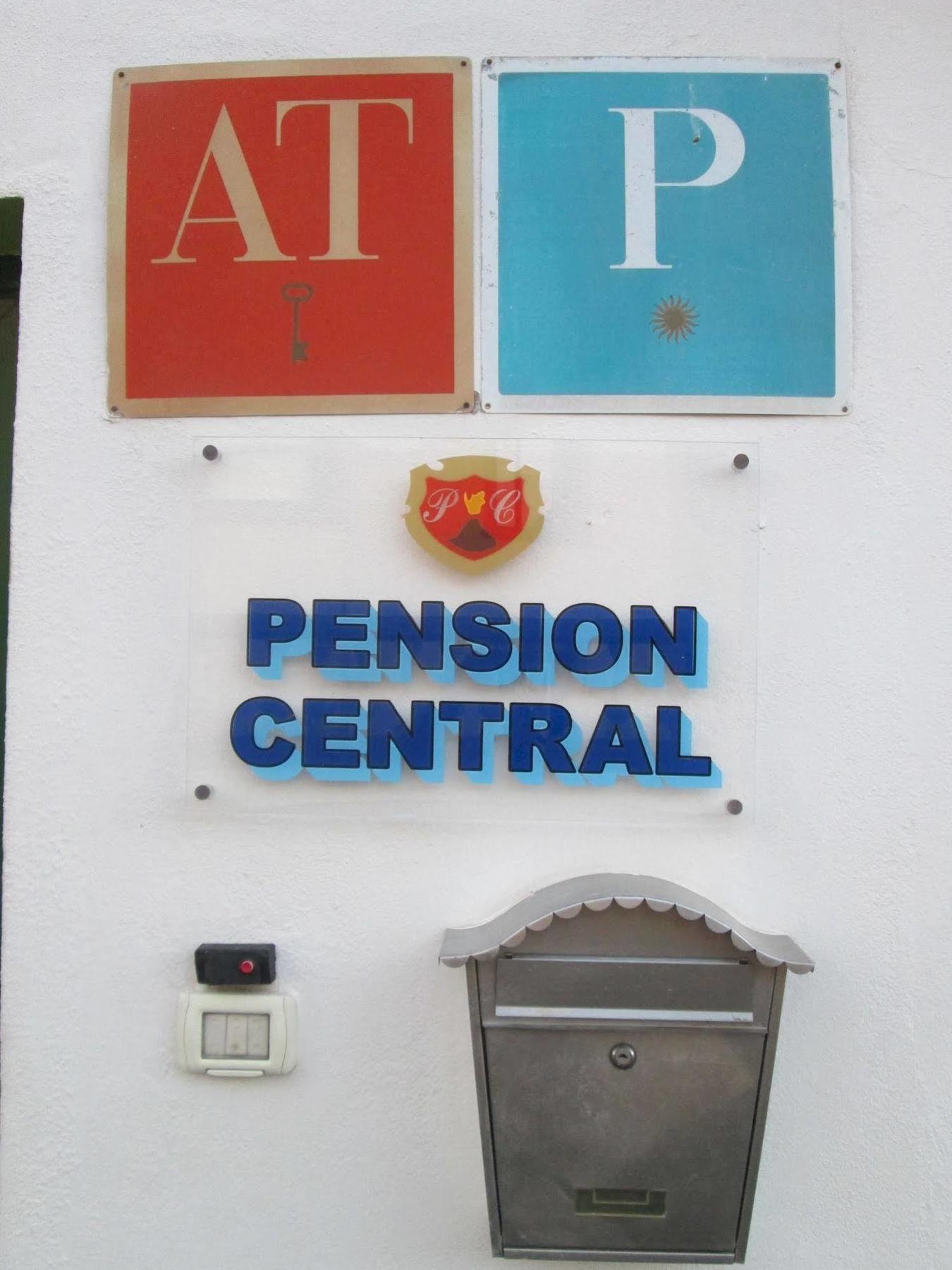 La Palma Hostel By Pension Central フエンカリエンテ・デ・ラ・パルマ エクステリア 写真