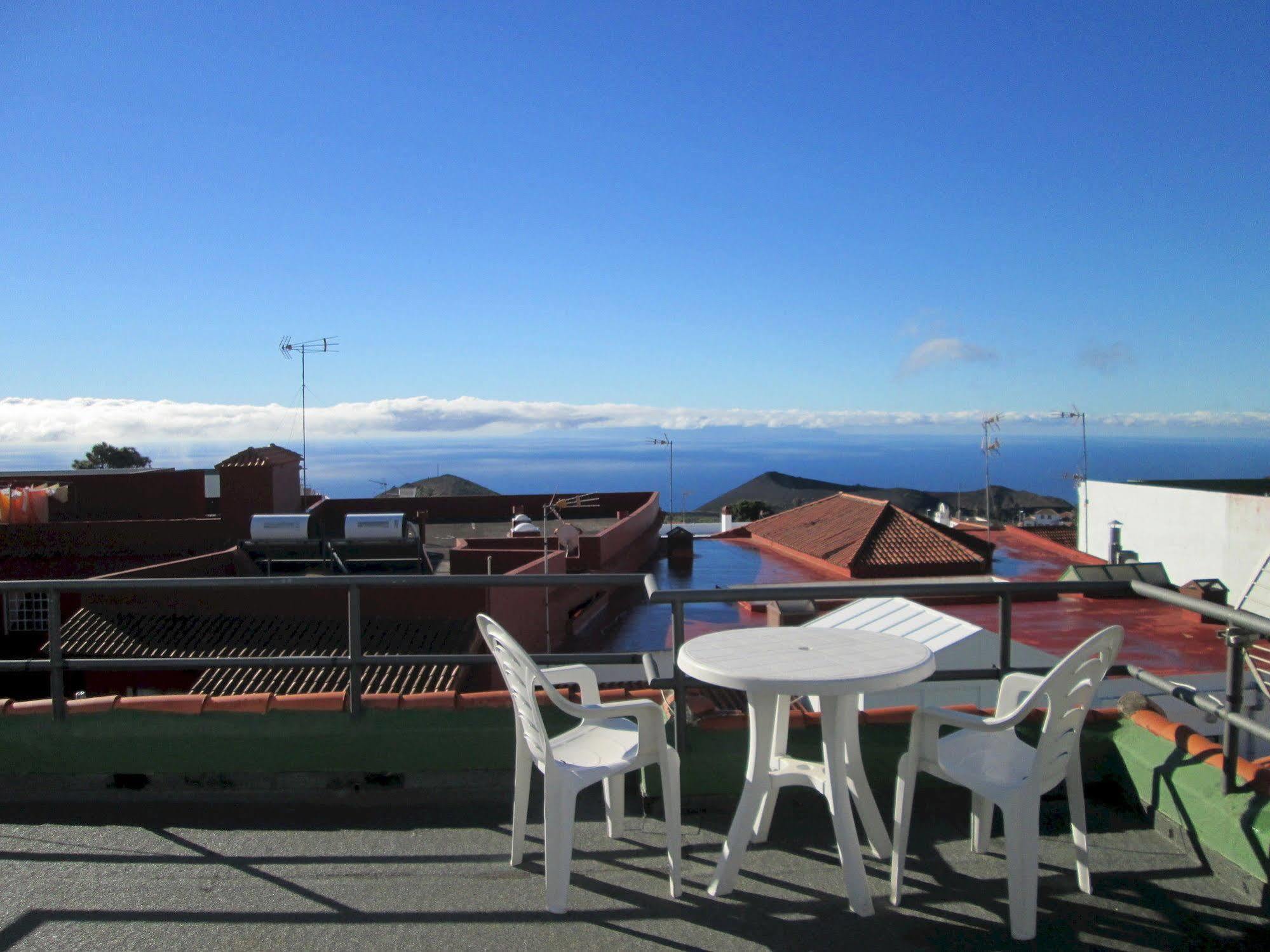 La Palma Hostel By Pension Central フエンカリエンテ・デ・ラ・パルマ エクステリア 写真