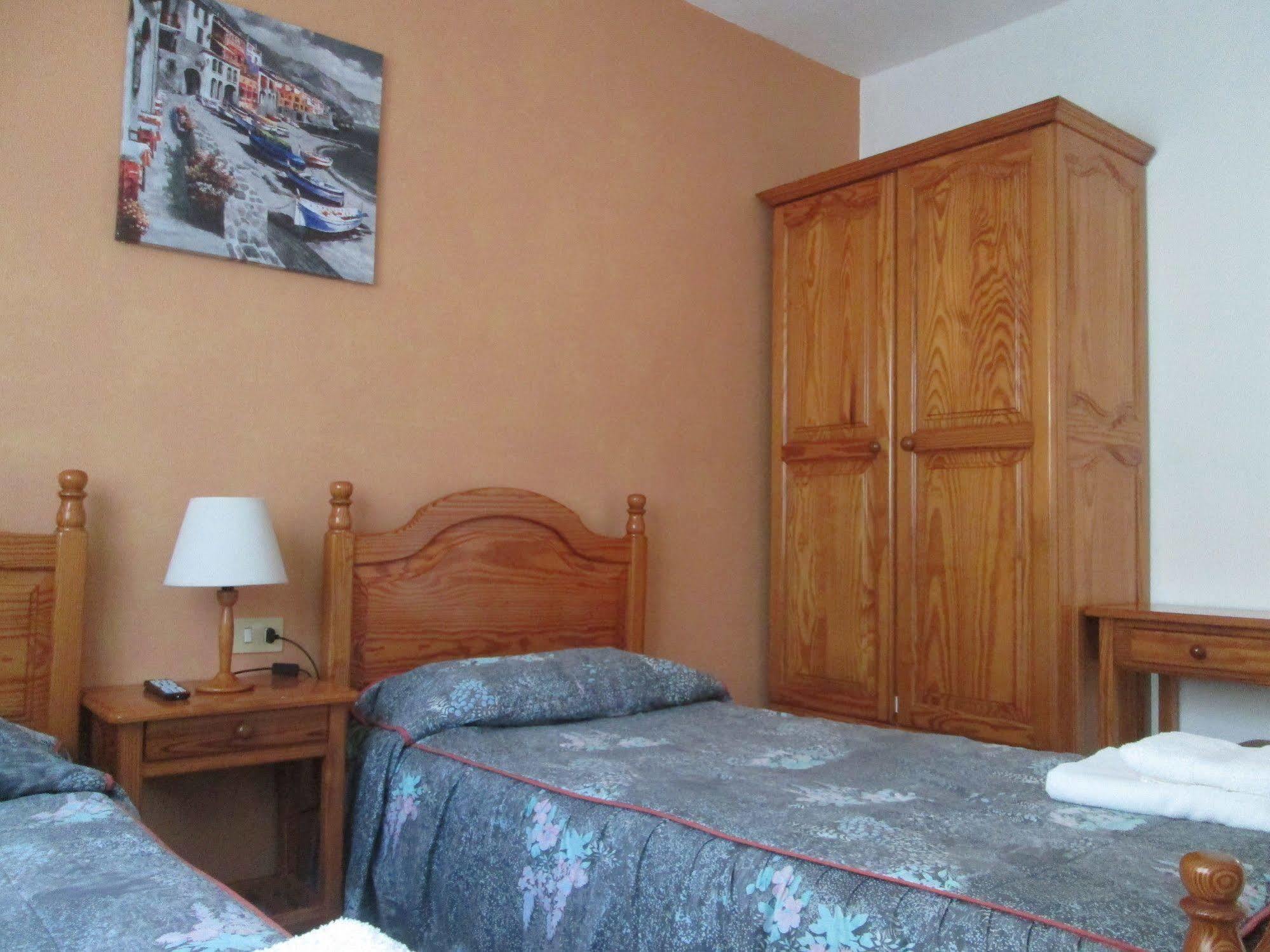 La Palma Hostel By Pension Central フエンカリエンテ・デ・ラ・パルマ エクステリア 写真
