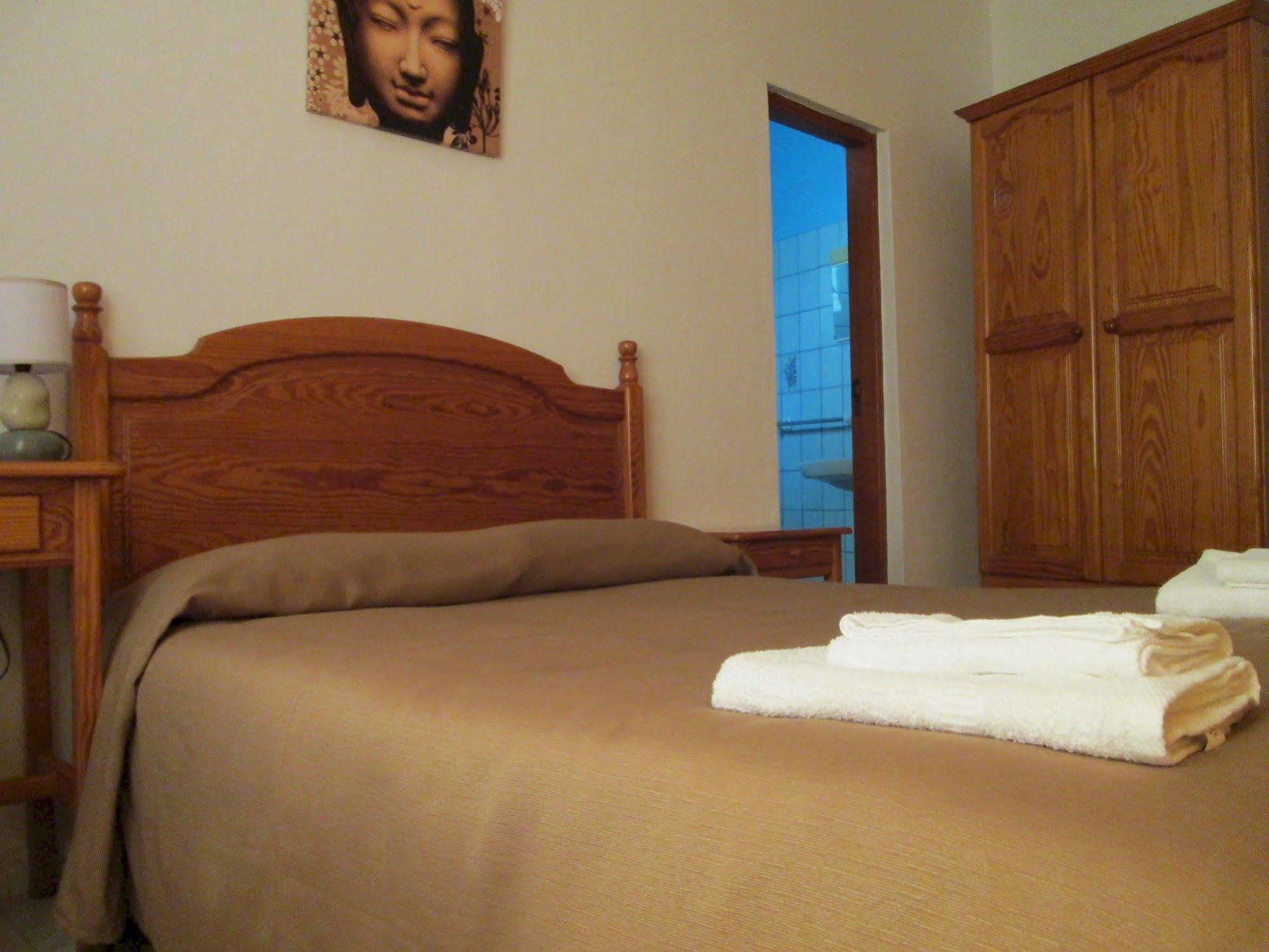 La Palma Hostel By Pension Central フエンカリエンテ・デ・ラ・パルマ エクステリア 写真