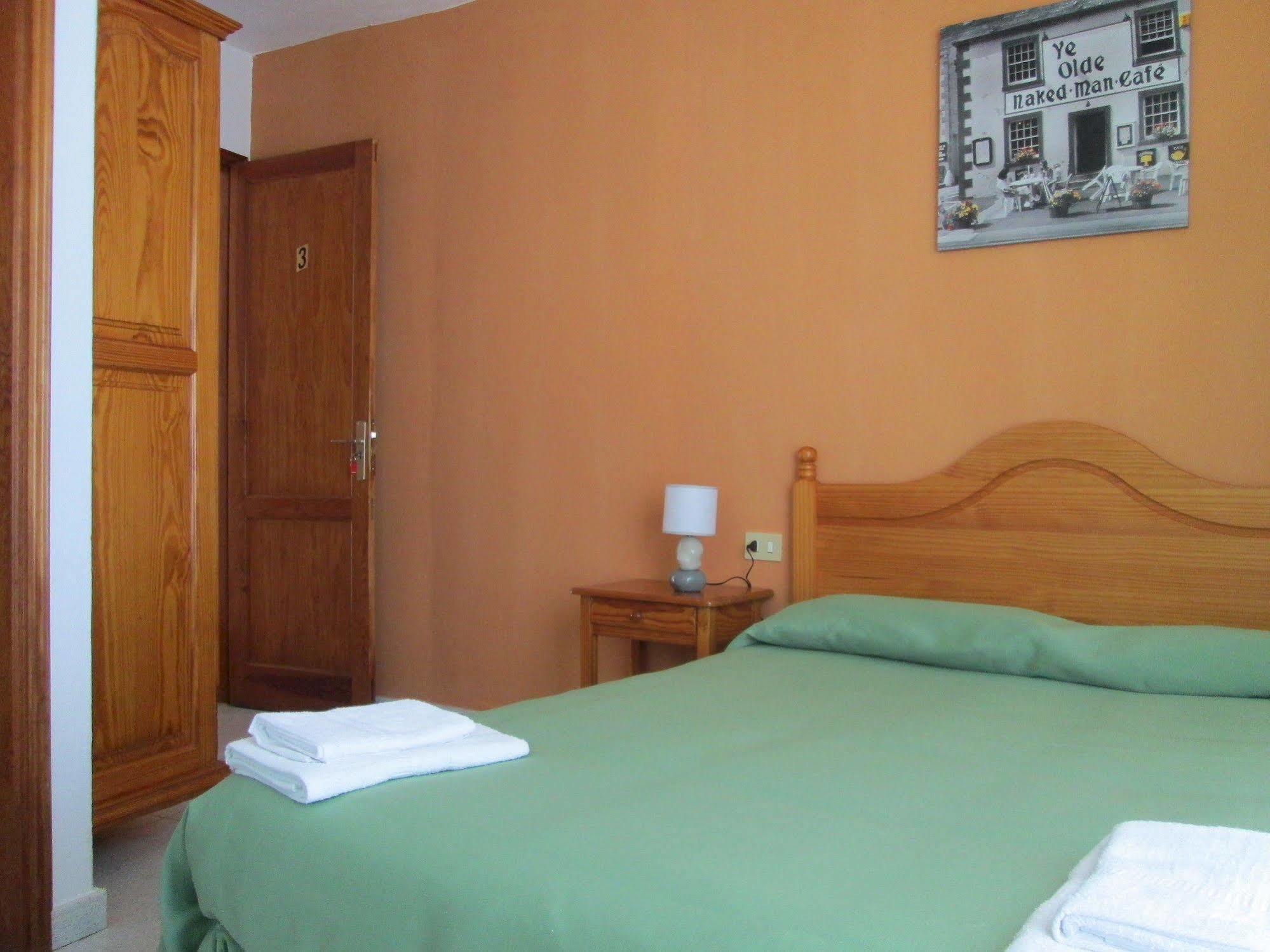 La Palma Hostel By Pension Central フエンカリエンテ・デ・ラ・パルマ エクステリア 写真